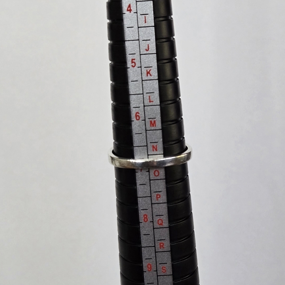 Vintage Silver Ring with Clear Stones - Picture 5 of 6